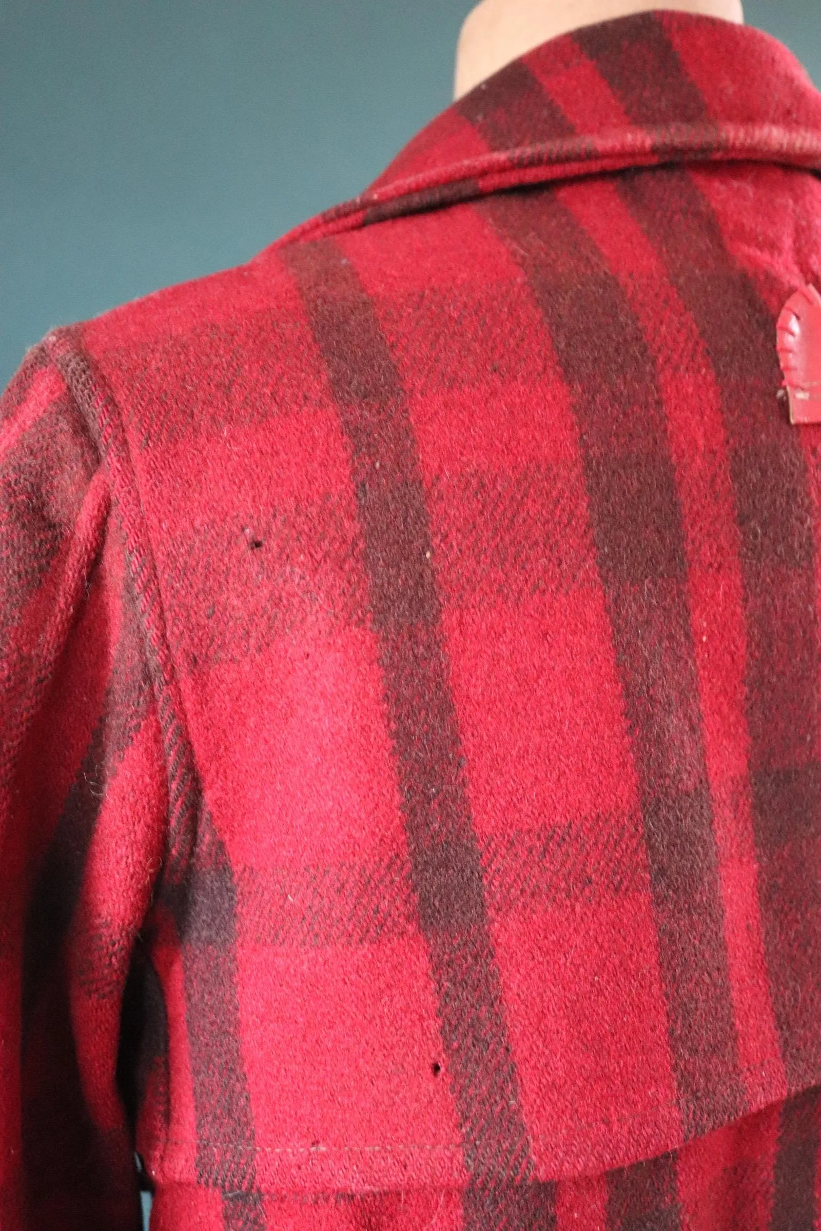 Vintage 1930s 40s wool workwear jacket - red black buffalo plaid - JC Penney - hunting mackinaw - 45” chest