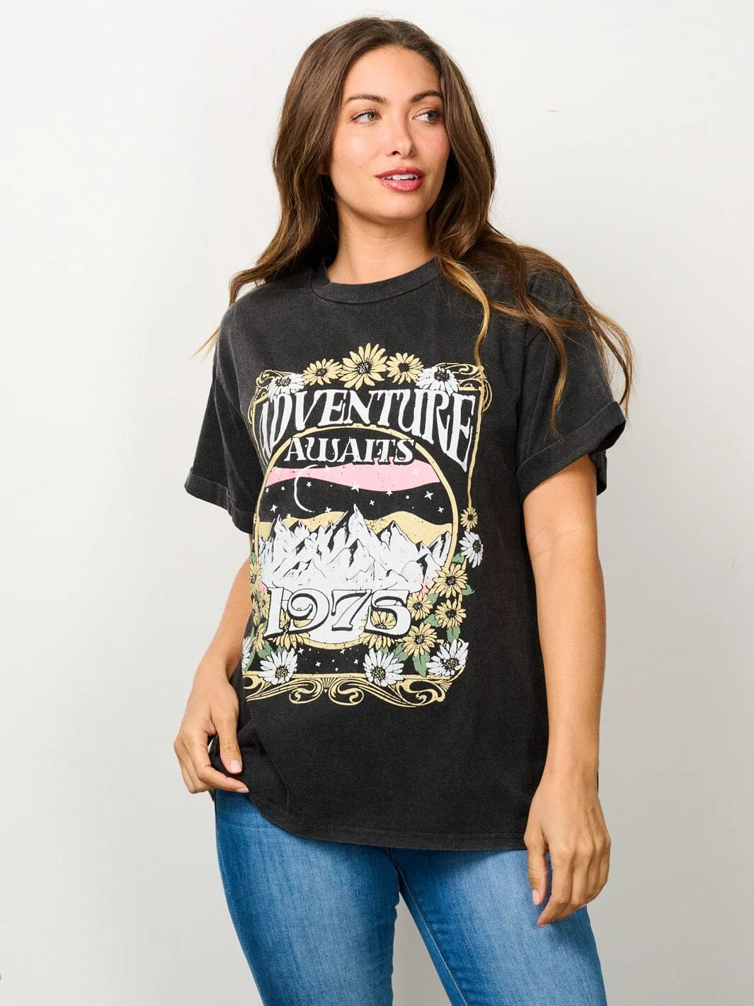 WOMEN'S SHORT SLEEVE GRAPHIC WASHED TOP