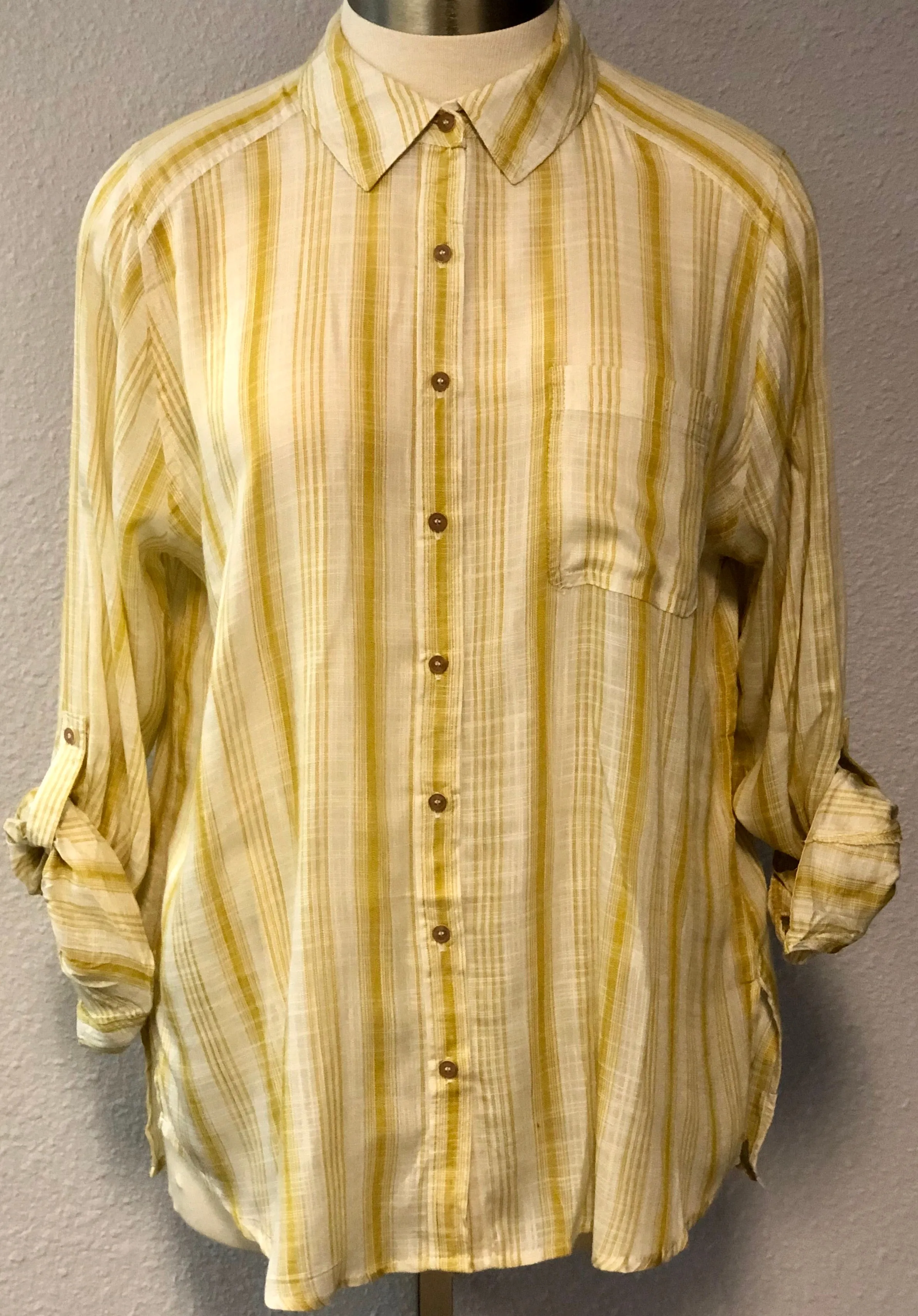 WOVEN PLAID BUTTON UP TOP